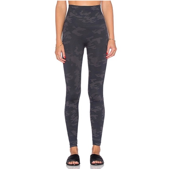 Spanx Look At Me Now Seamless Leggings Black Camo Women’s Large - Picture 3 of 12